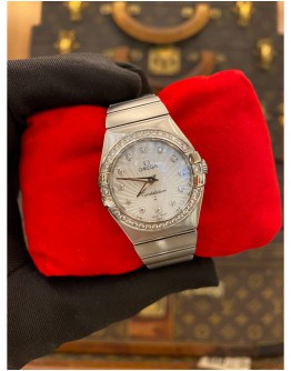 (LIKE NEW) 2020 OMEGA CONSTELLATION REF 123.15.27.60.55.002 WHITE DIAMOND MOTHER OF PEARL DIAL DIAMOND BEZEL 27MM QUARTZ WATCH FULL SET