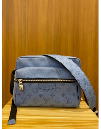 LOUIS VUITTON OUTDOOR MESSENGER CROSSBODY BAG